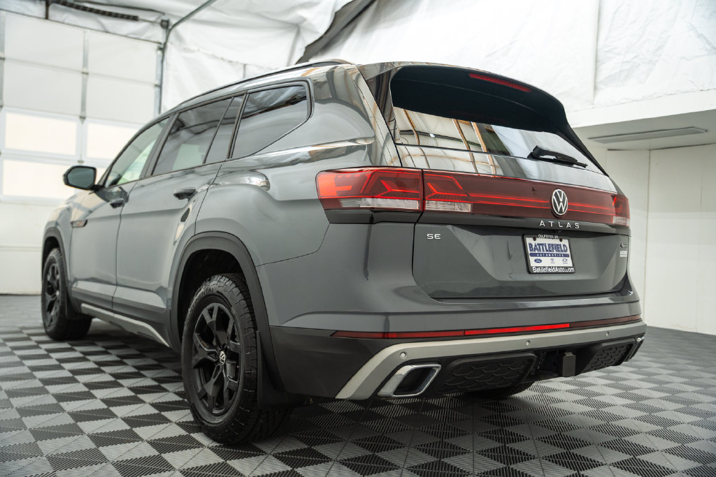 Used 2025 Volkswagen Atlas Peak Edition SE AWD/4WD image 7