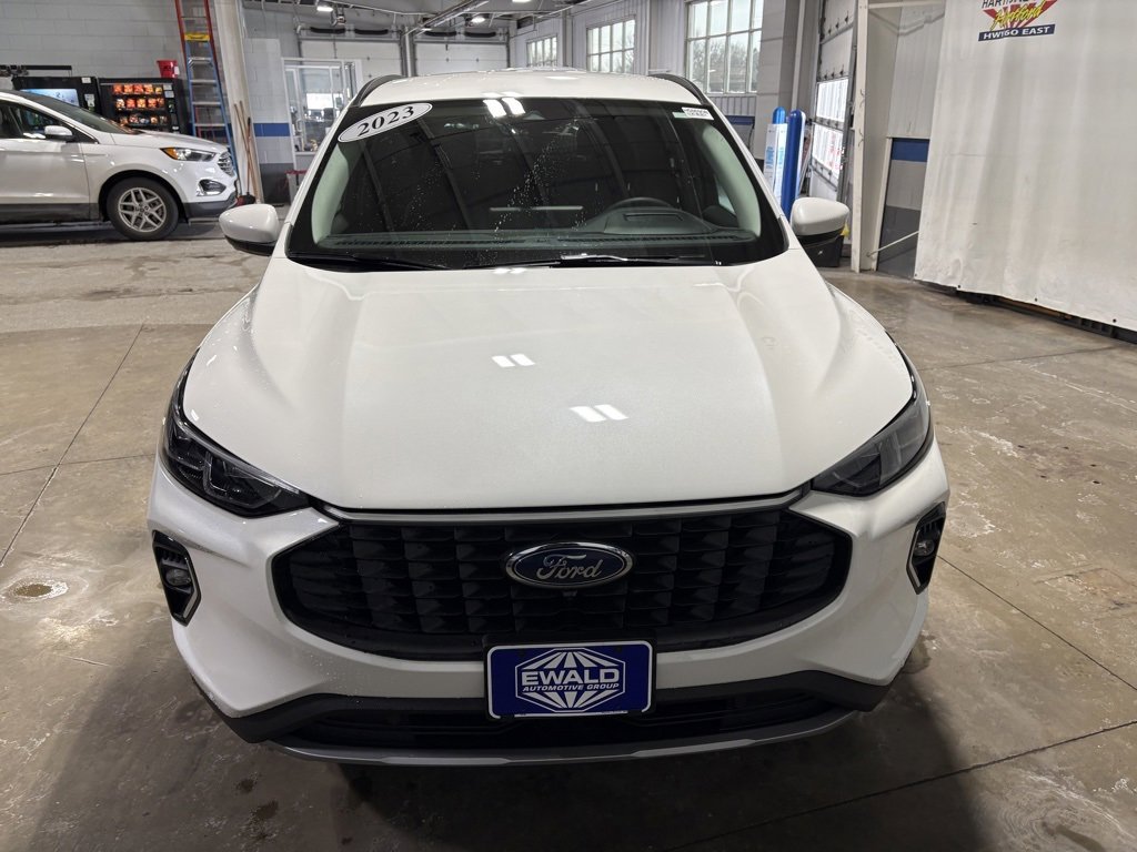 Used 2023 Ford Escape Platinum w/ Premium Technology Package image 3