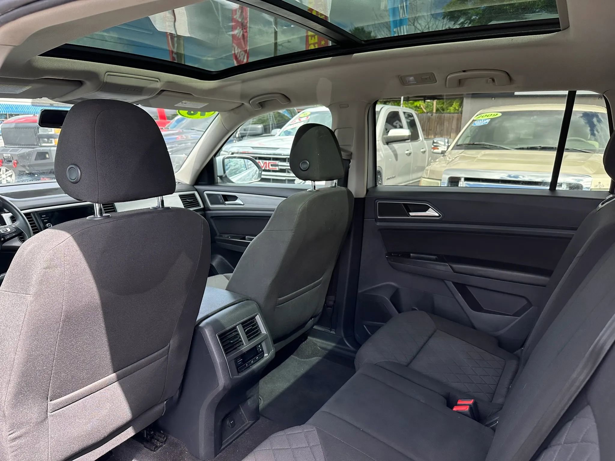 Used 2018 Volkswagen Atlas Launch Edition FWD image 11