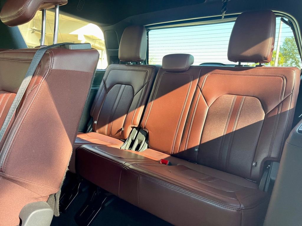 Used 2024 Ford Expedition Limited image 13