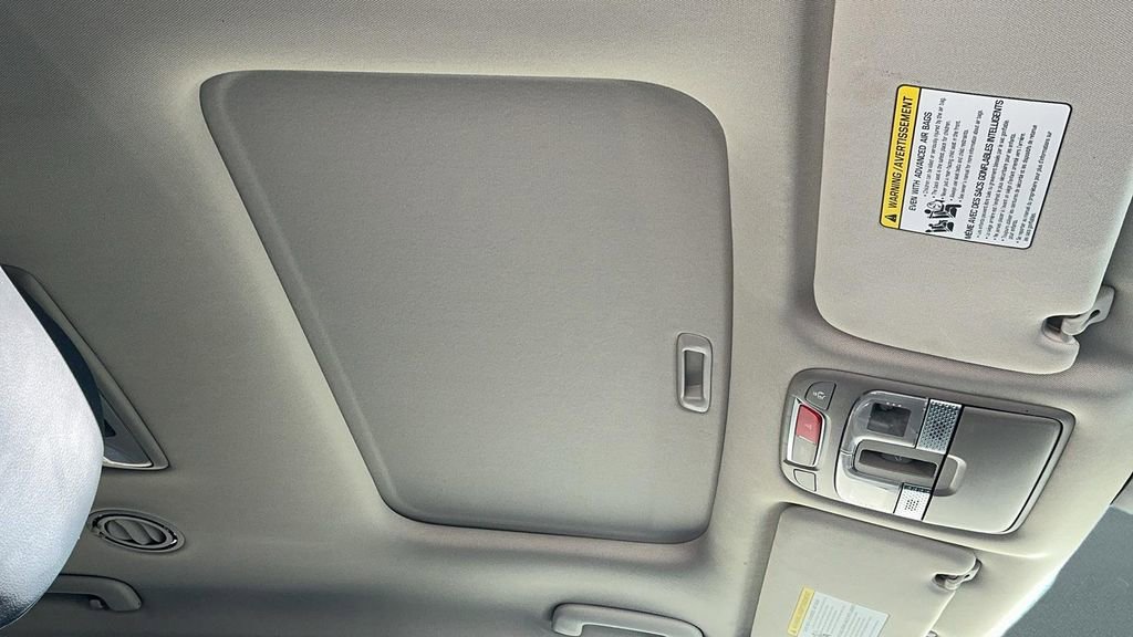 Used 2024 Kia Telluride EX w/ EX Captain's Chair Package FWD image 23