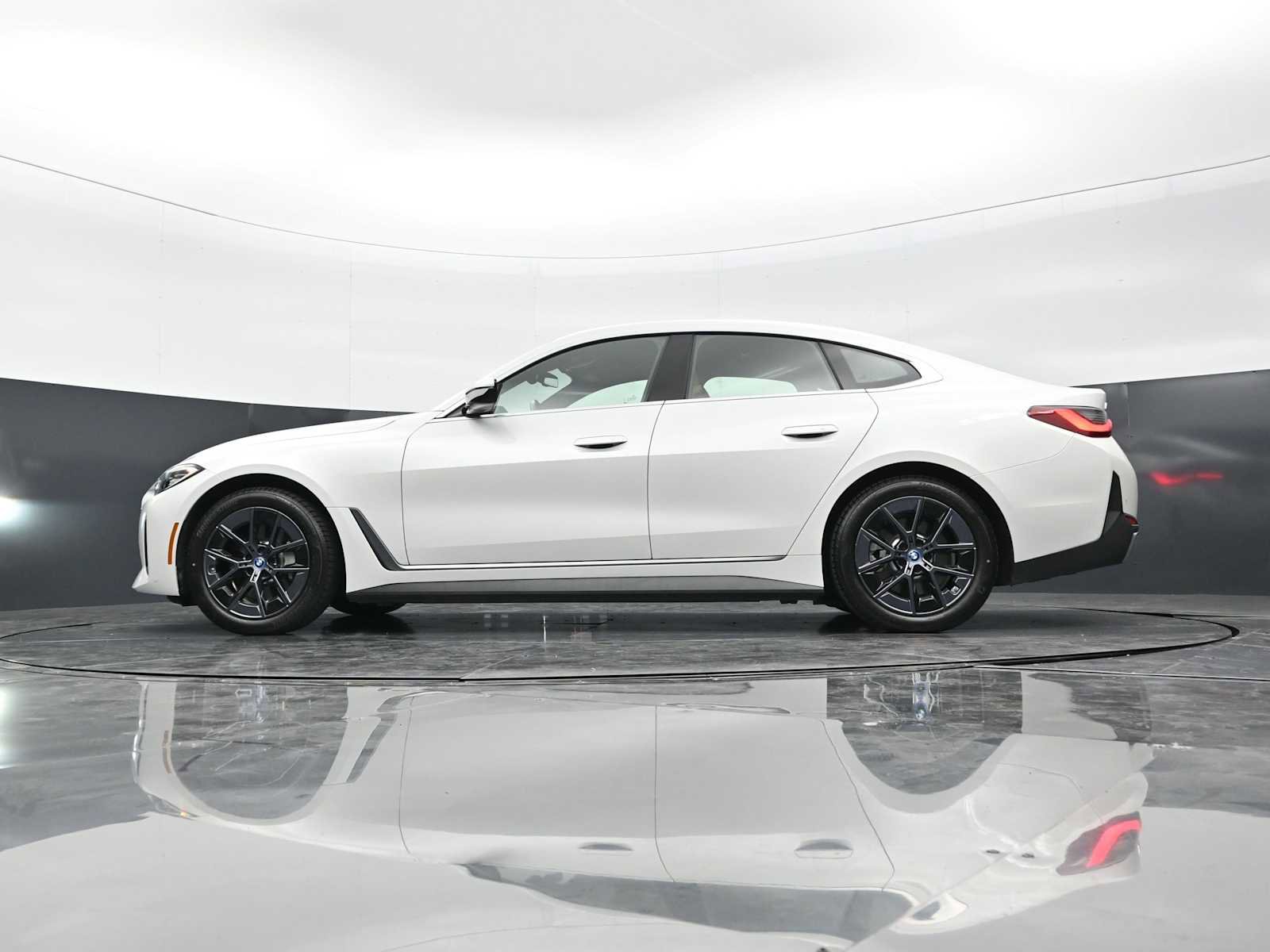 Certified 2023 BMW i4 eDrive35 RWD image 32