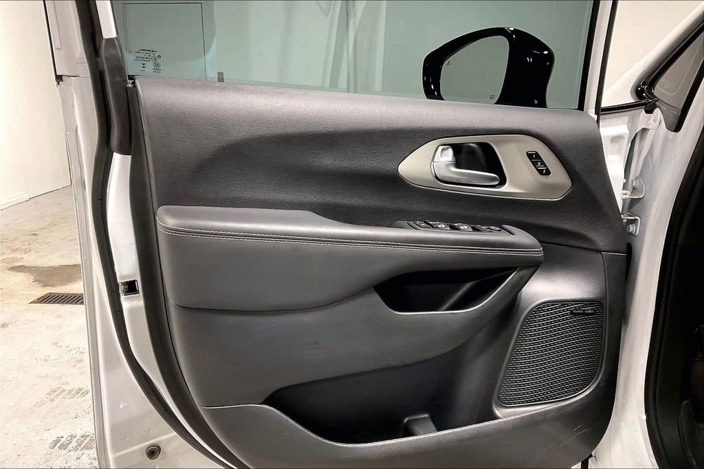 Used 2024 Chrysler Pacifica Limited w/ Uconnect Theater Family Group AWD/4WD image 20