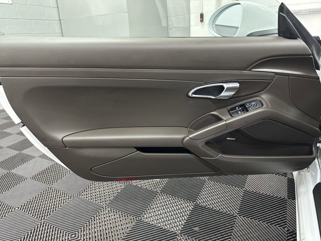 Used 2019 Porsche 718 Cayman RWD image 17