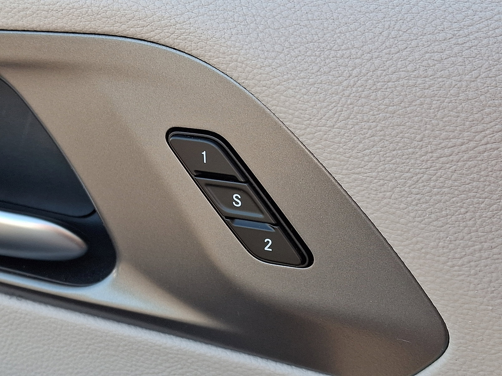 Used 2023 Chrysler Pacifica Touring-L FWD image 27