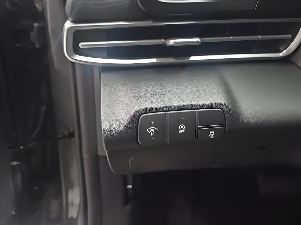 New 2026 Hyundai Elantra SE FWD image 13