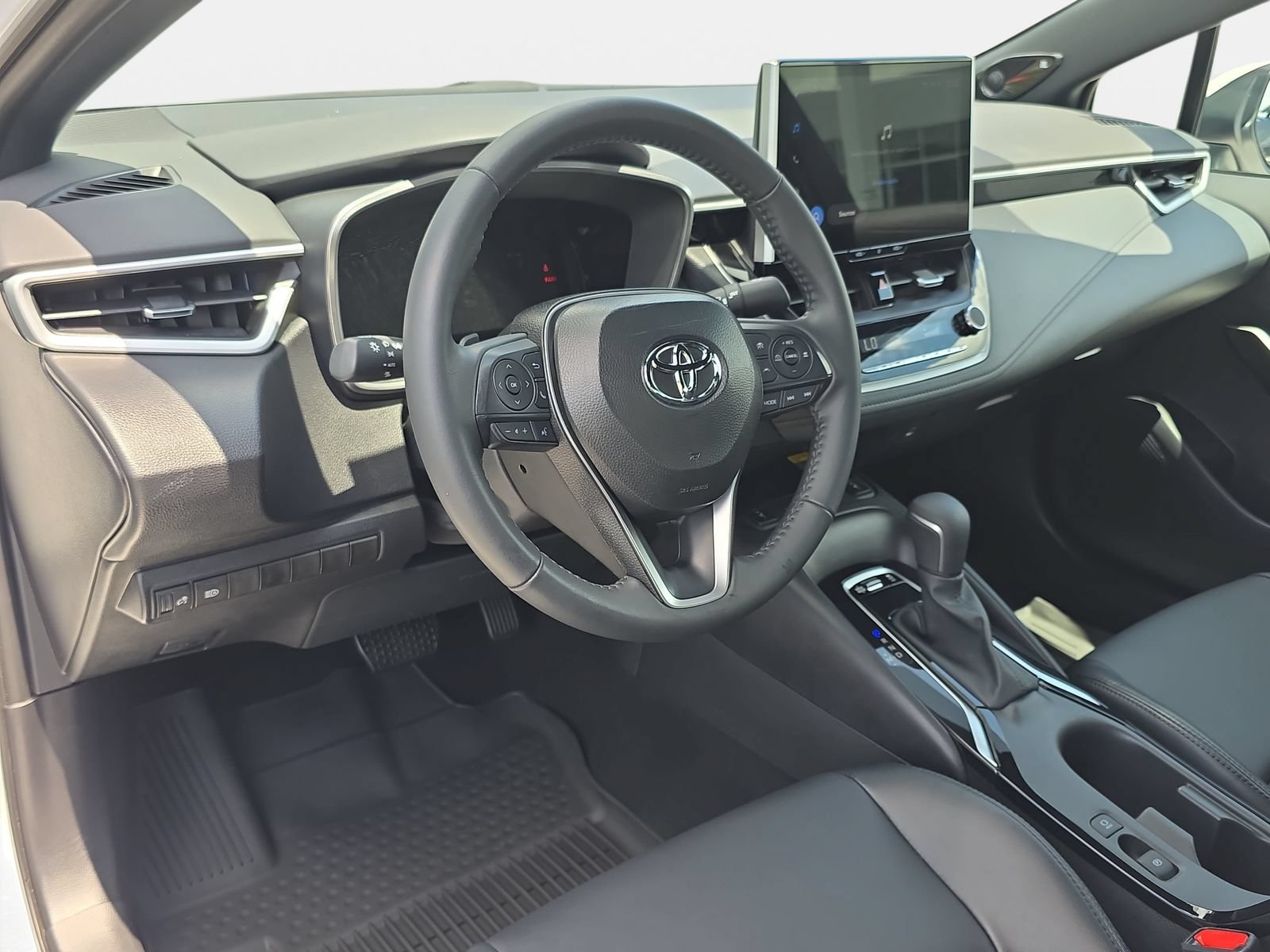 Used 2025 Toyota Corolla XSE FWD image 15