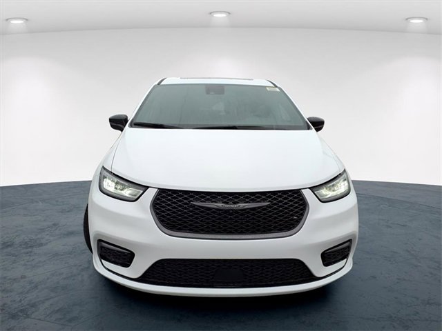 New 2026 Chrysler Pacifica Select image 4