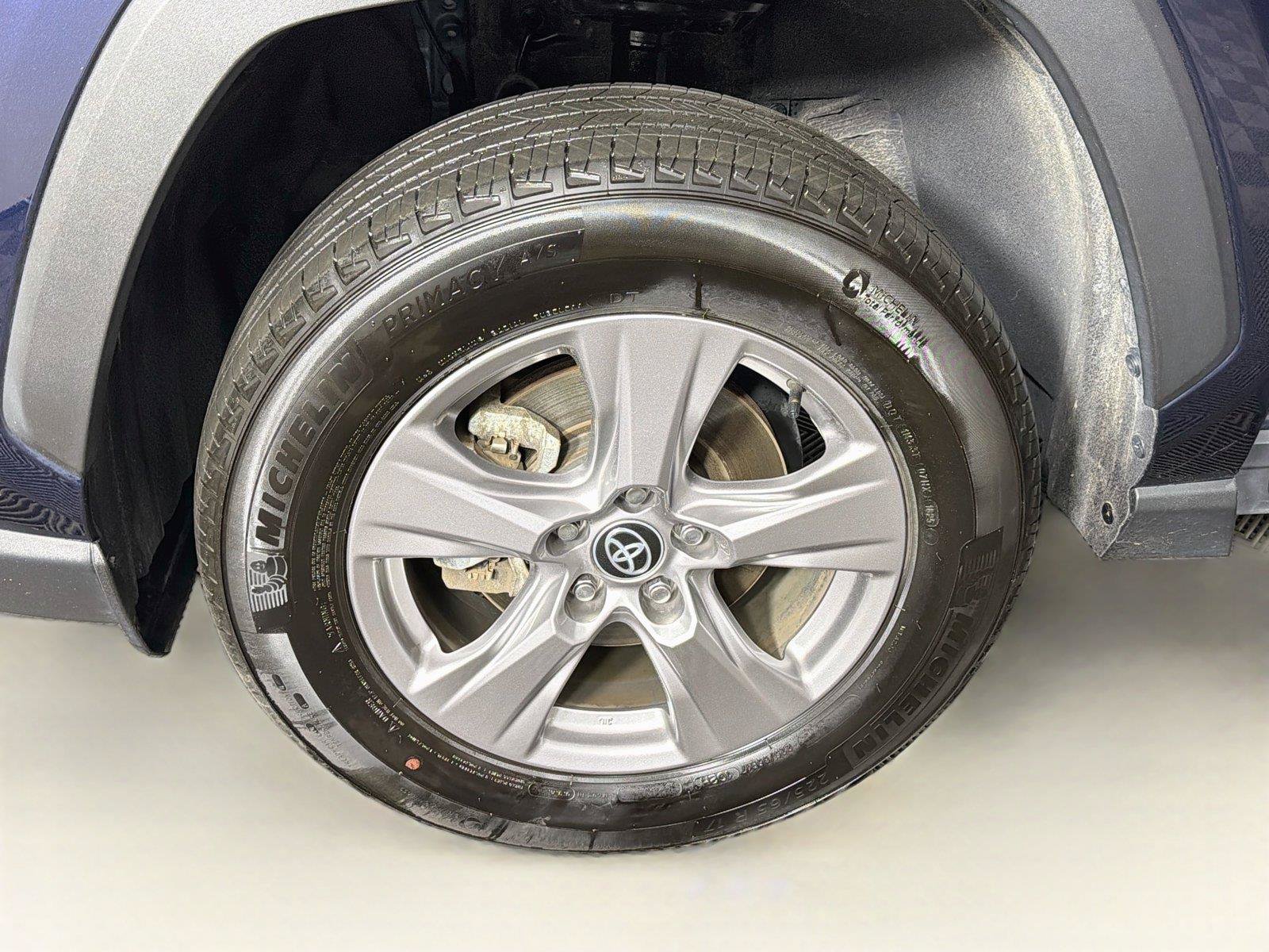 Used 2025 Toyota RAV4 XLE AWD/4WD image 33