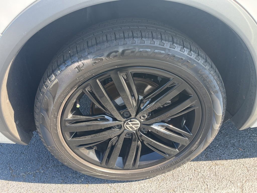 Used 2022 Volkswagen Tiguan SE R-Line image 7