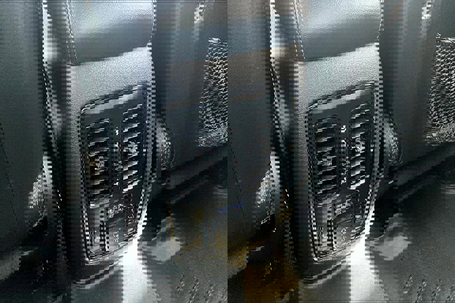 Used 2020 Dodge Durango R/T w/ Blacktop Package image 35