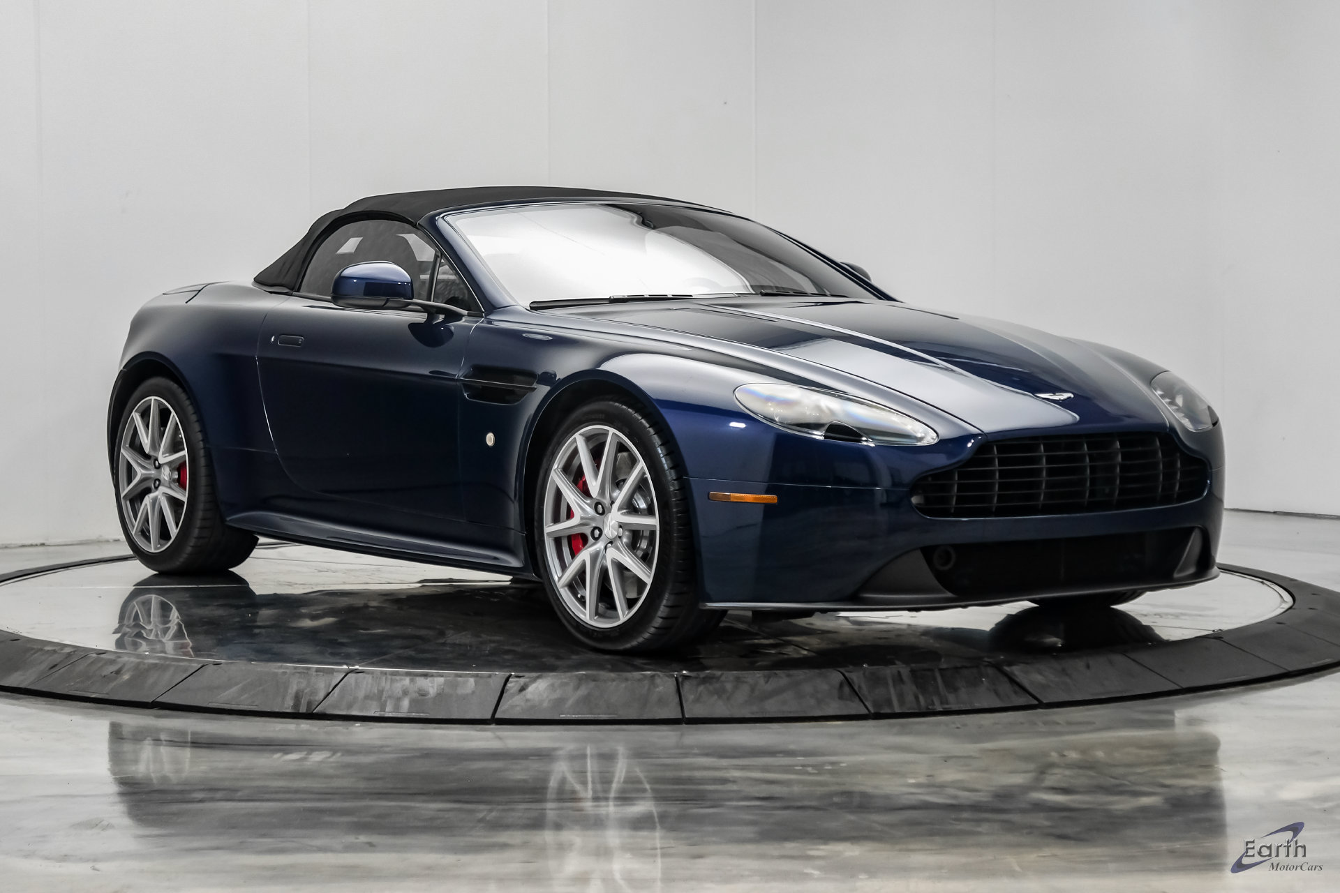Used 2015 Aston Martin V8 Vantage GT RWD image 31