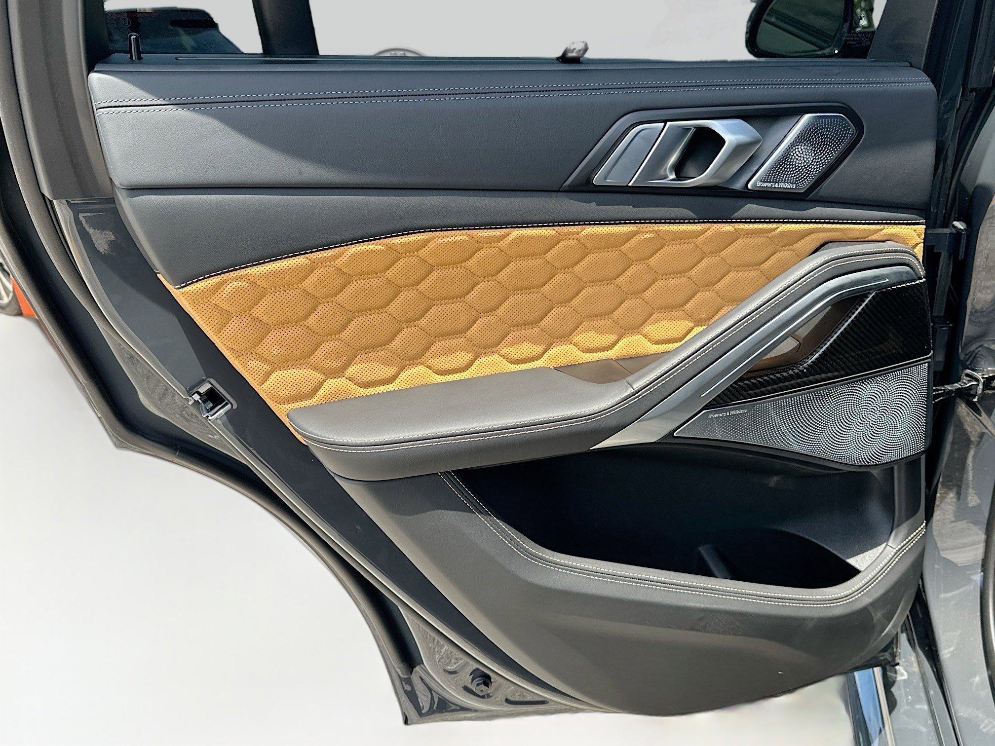 Used 2025 BMW X6 M Competition w/ Executive Package image 28