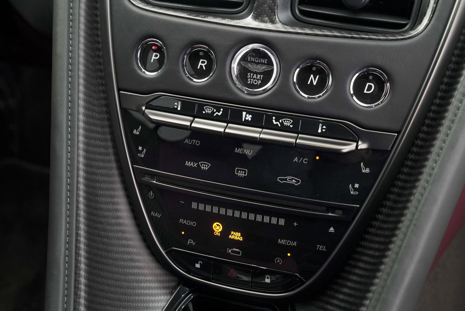 Used 2023 Aston Martin DBS Coupe image 28