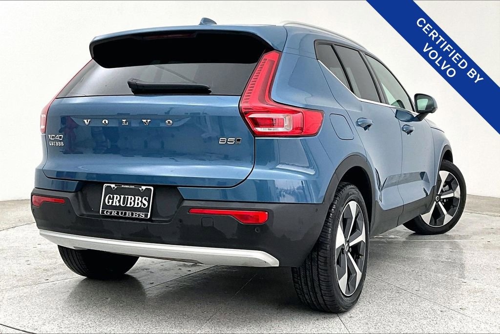 Used 2025 Volvo XC40 B5 Plus image 2