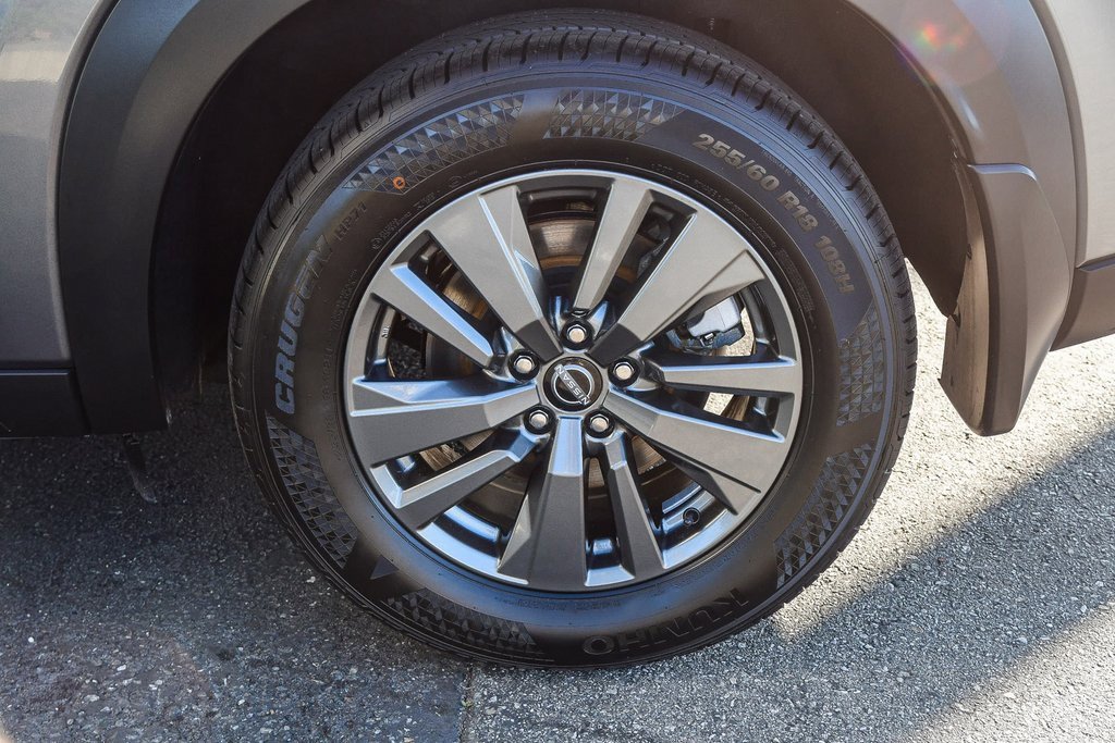 Used 2024 Nissan Pathfinder SV image 10