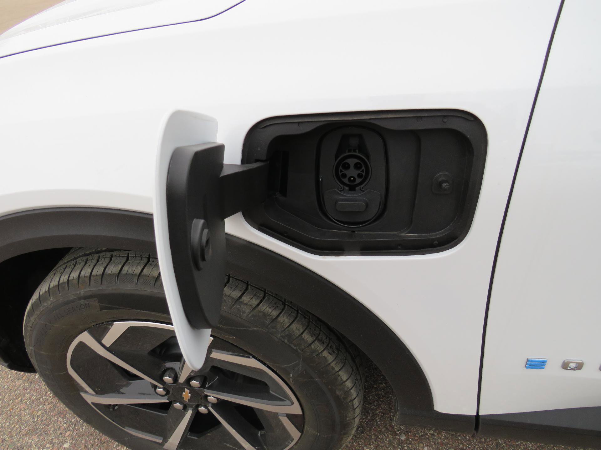 New 2026 Chevrolet Equinox EV LT image 3