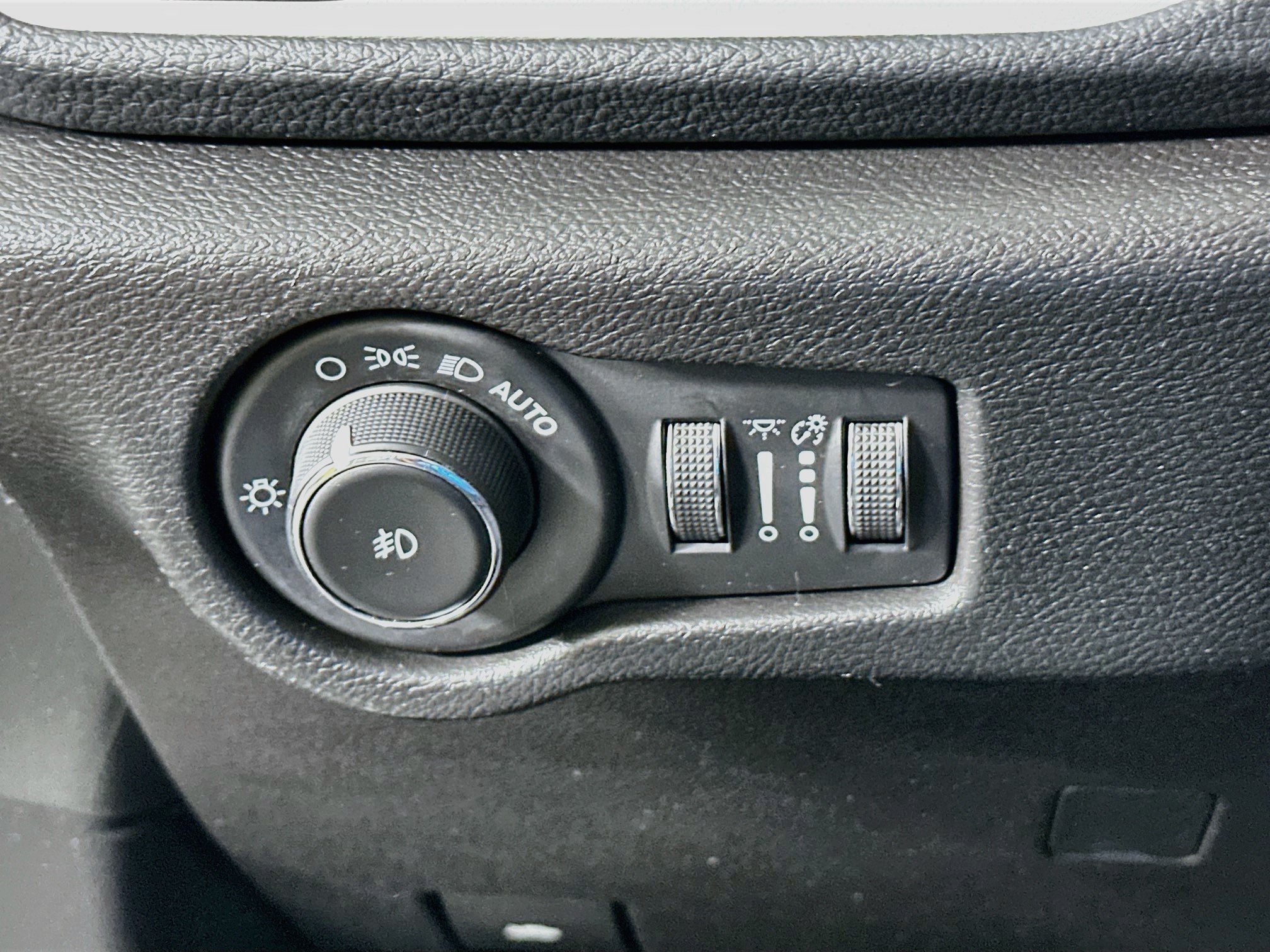 Used 2021 Chrysler Pacifica Touring-L w/ S Appearance Package FWD image 16