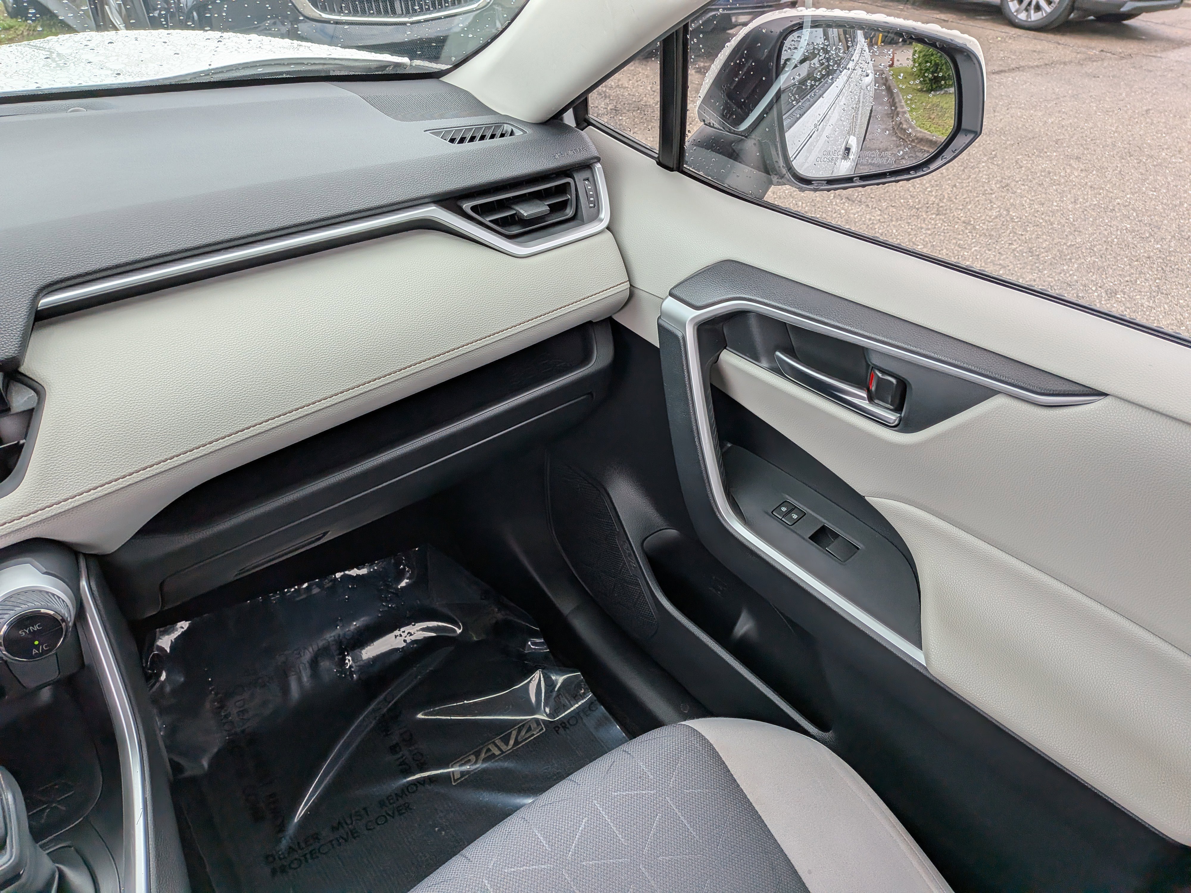 Used 2019 Toyota RAV4 XLE w/ Convenience Package image 19