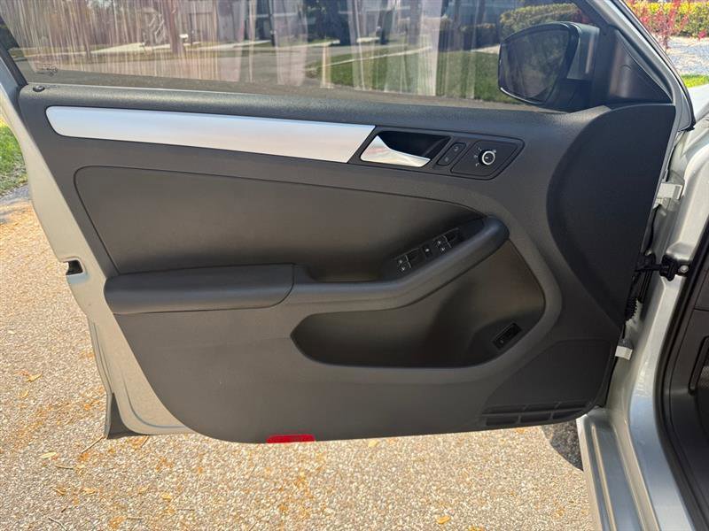 Used 2013 Volkswagen Jetta SE FWD image 10