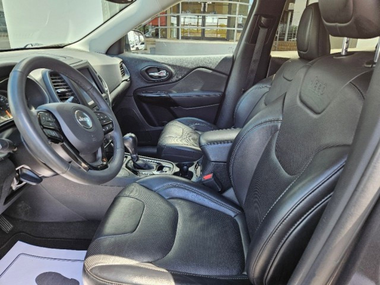 Used 2023 Jeep Cherokee Altitude Lux image 17