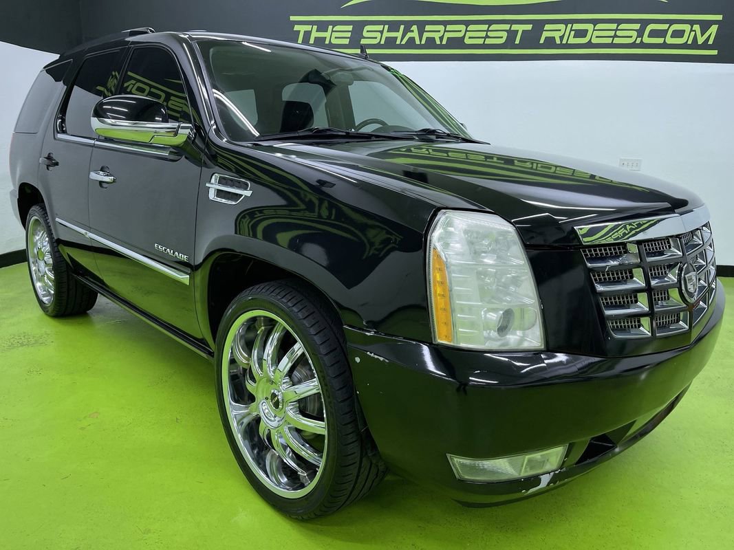 Used 2013 Cadillac Escalade Platinum image 2