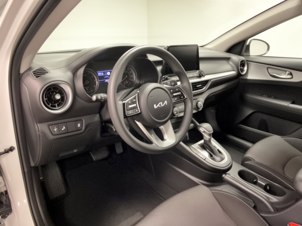 Used 2023 Kia Forte LXS w/ LXS Technology Package FWD image 4
