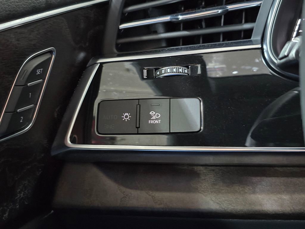 Used 2020 Audi Q8 Premium Plus w/ Premium Plus Package image 20