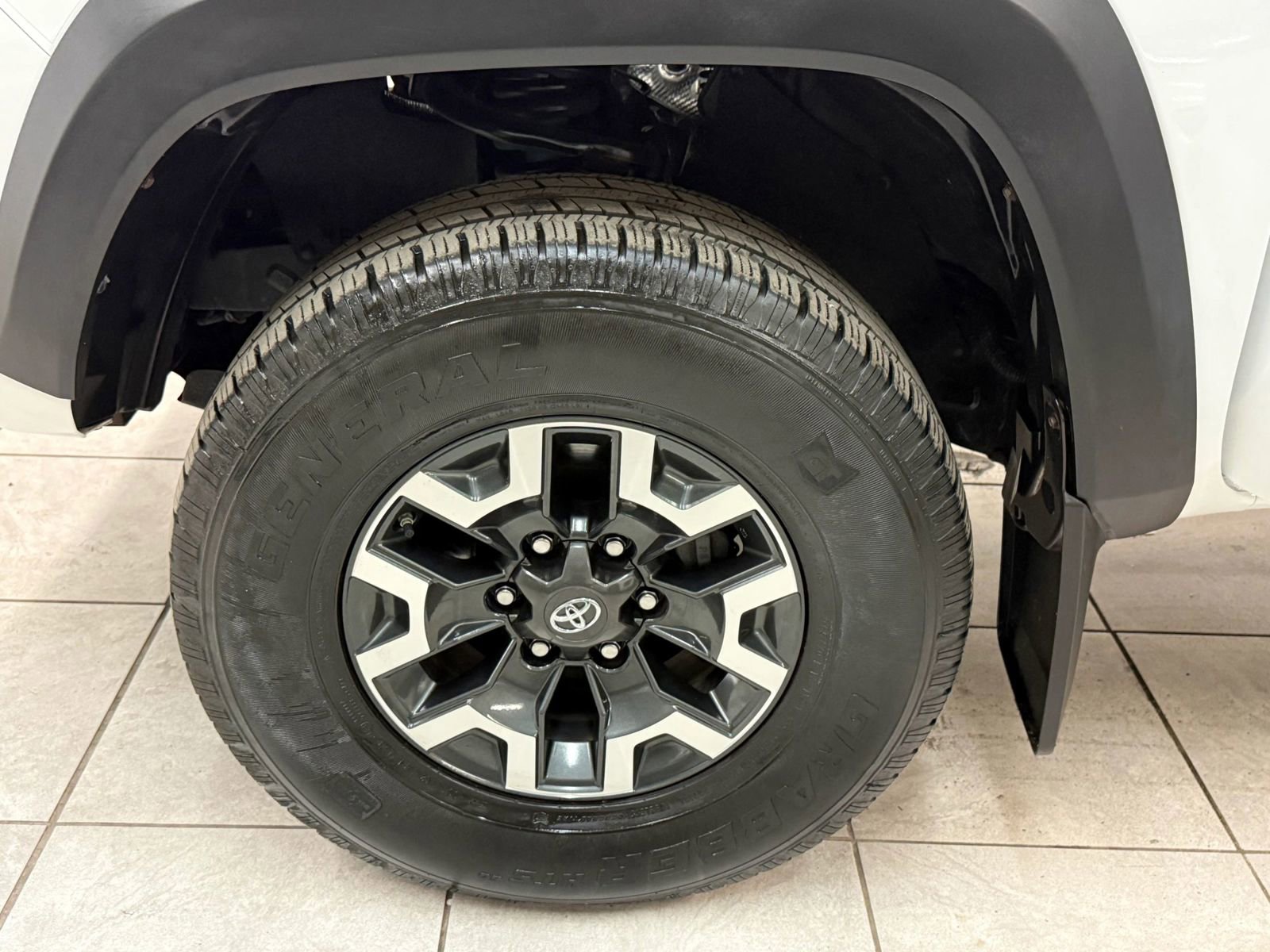 Used 2017 Toyota Tacoma TRD Off-Road w/ Tow Package (A/T) image 35