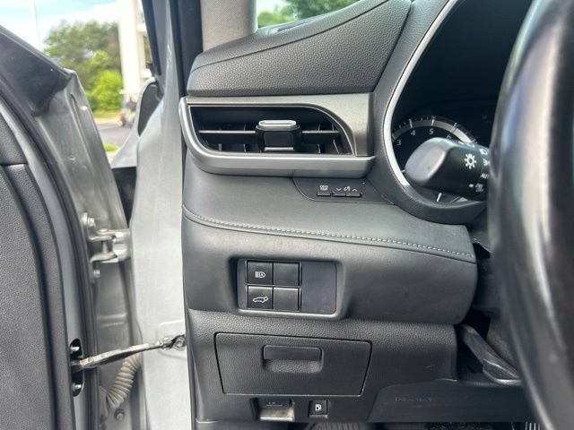Used 2021 Toyota Highlander XLE AWD/4WD image 28