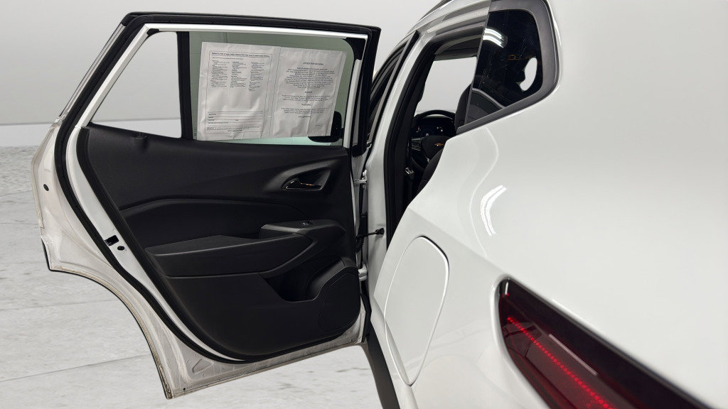 Used 2025 Chevrolet Trax LT w/ LT Convenience Package image 27