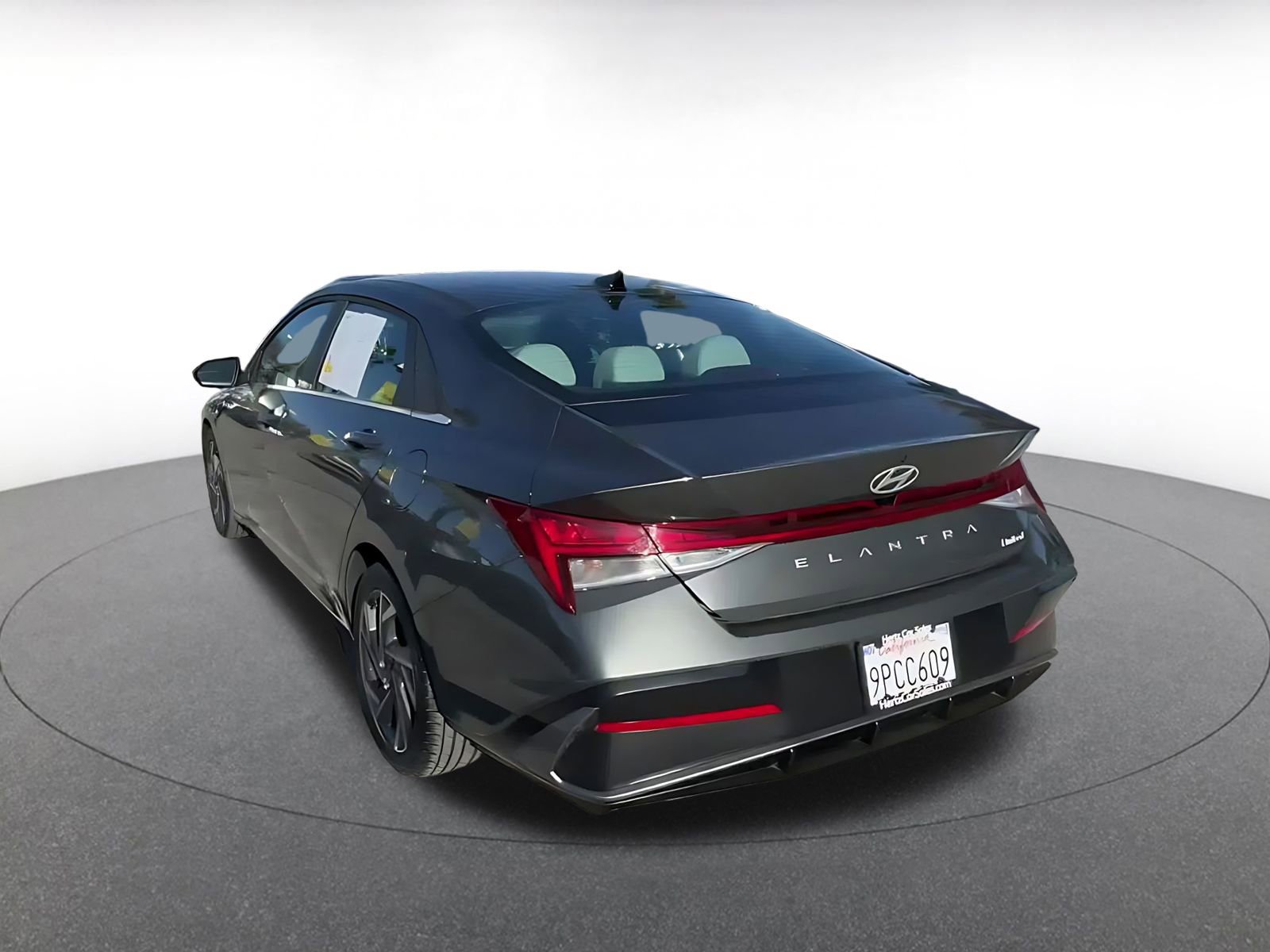 Used 2025 Hyundai Elantra Limited image 10