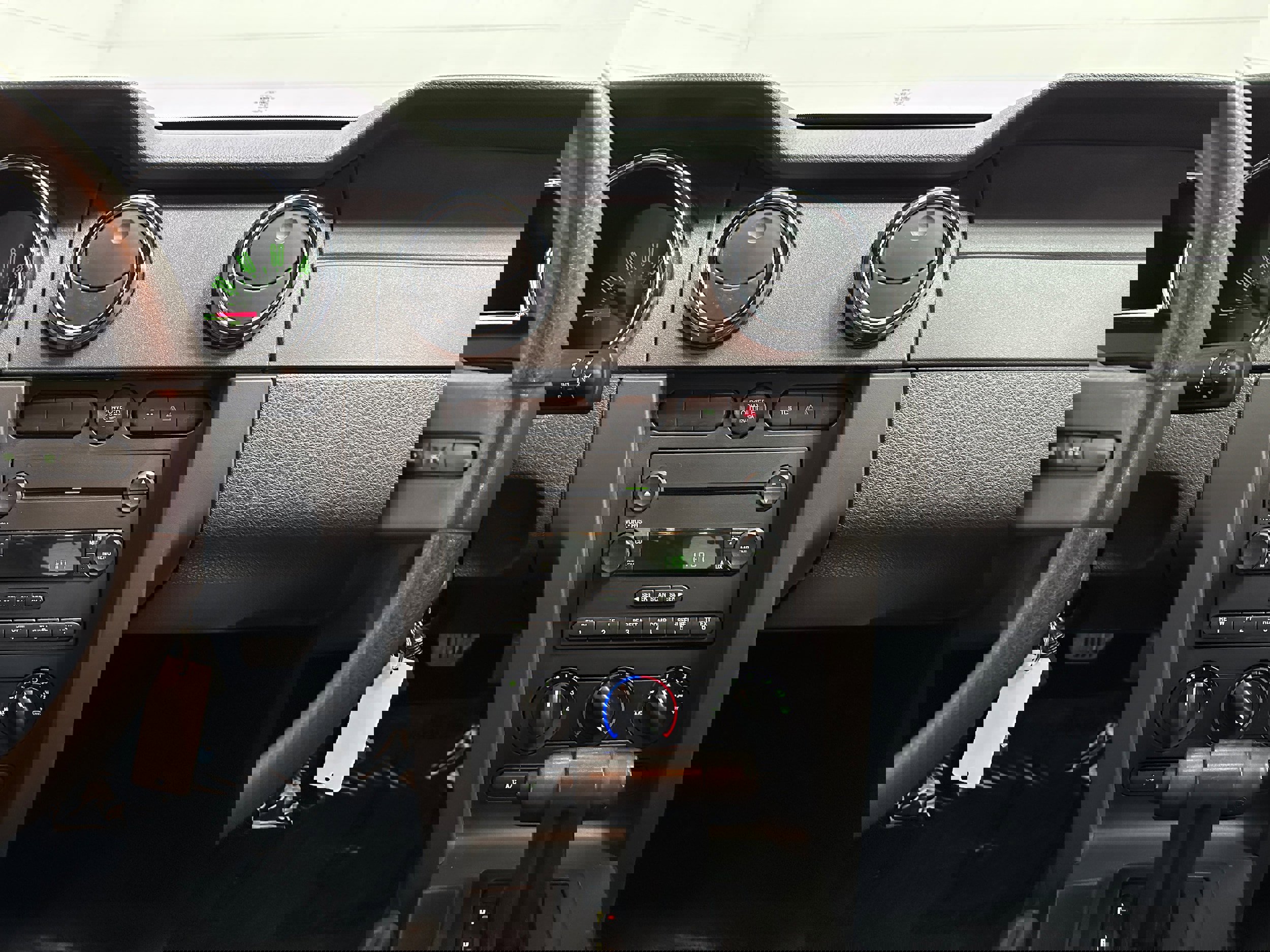 Used 2005 Ford Mustang Deluxe image 16