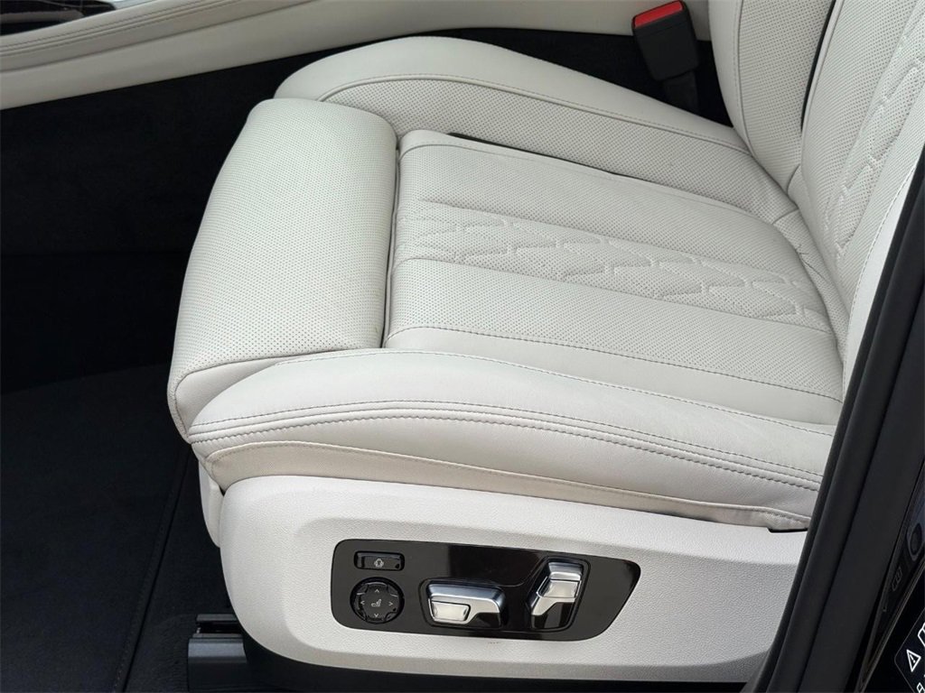 New 2026 BMW X7 M60i image 19