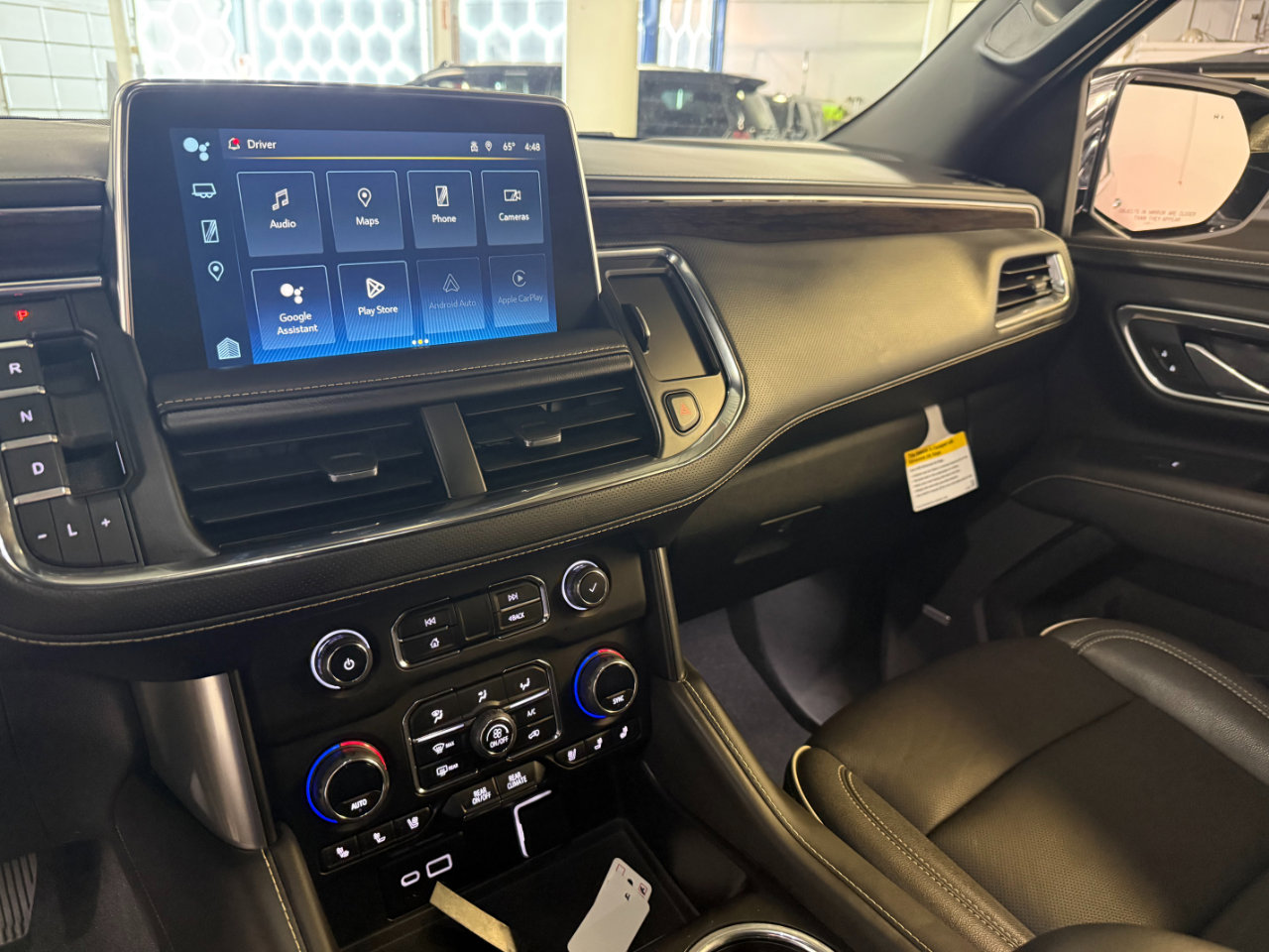 Used 2023 Chevrolet Suburban Premier image 8