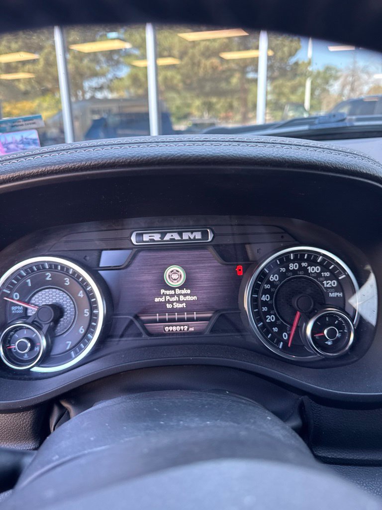 Used 2023 RAM 1500 Laramie AWD/4WD image 1