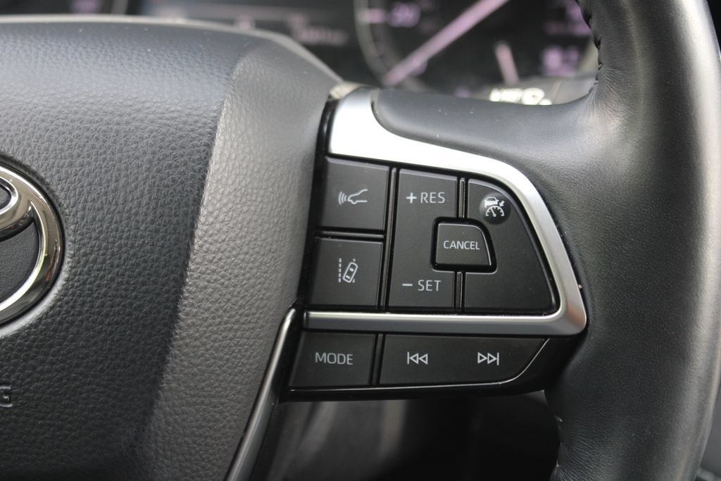 Used 2021 Toyota Highlander Platinum AWD/4WD image 26