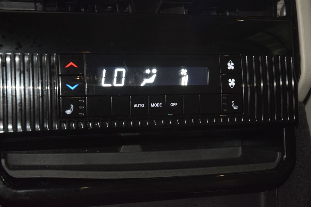 Used 2024 Jeep Wagoneer L Series III w/ Premium Group I AWD/4WD image 50