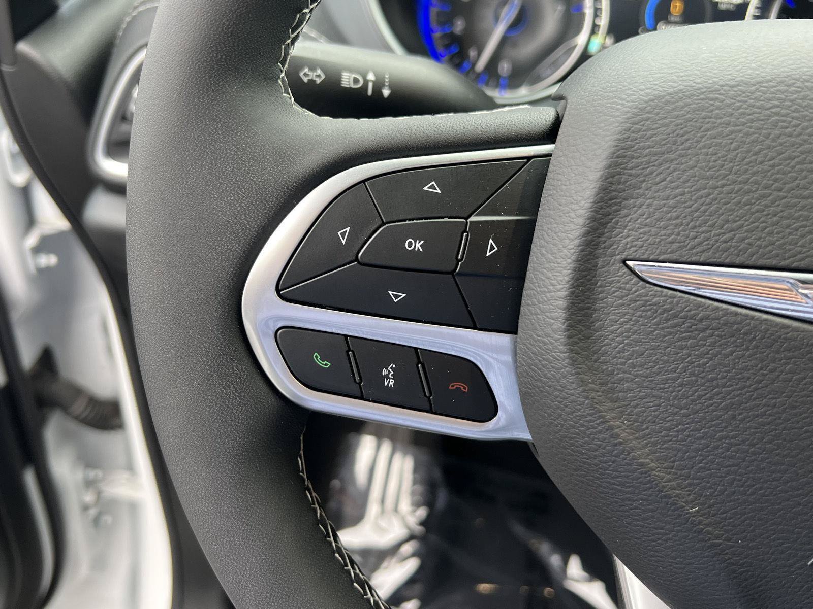 Used 2026 Chrysler Pacifica Limited AWD/4WD image 31