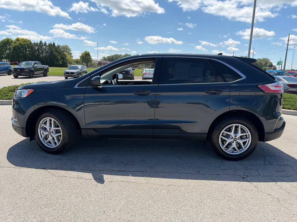Used 2024 Ford Edge SEL w/ Convenience Package AWD/4WD image 4