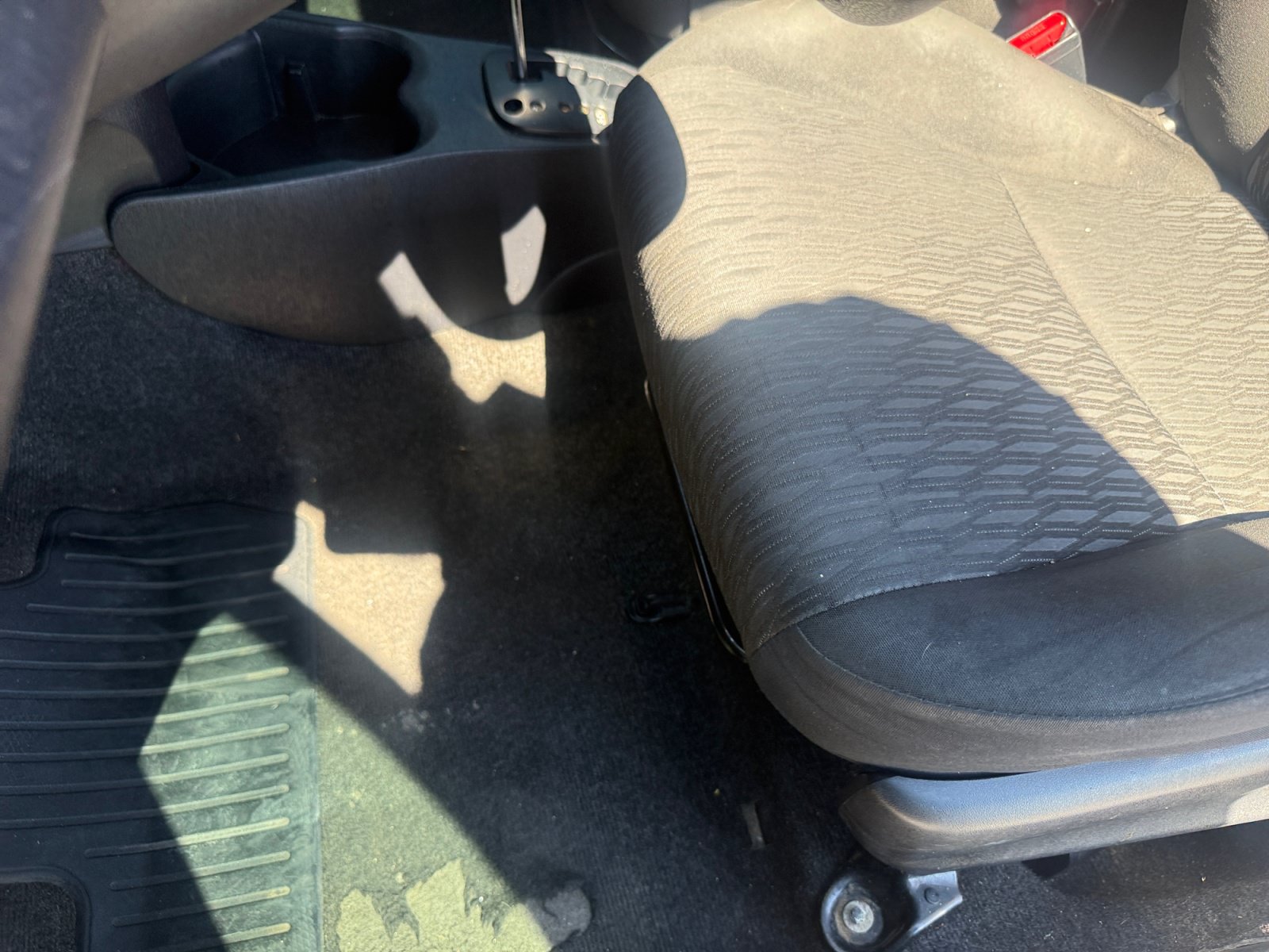 Used 2014 Toyota Yaris L FWD image 15