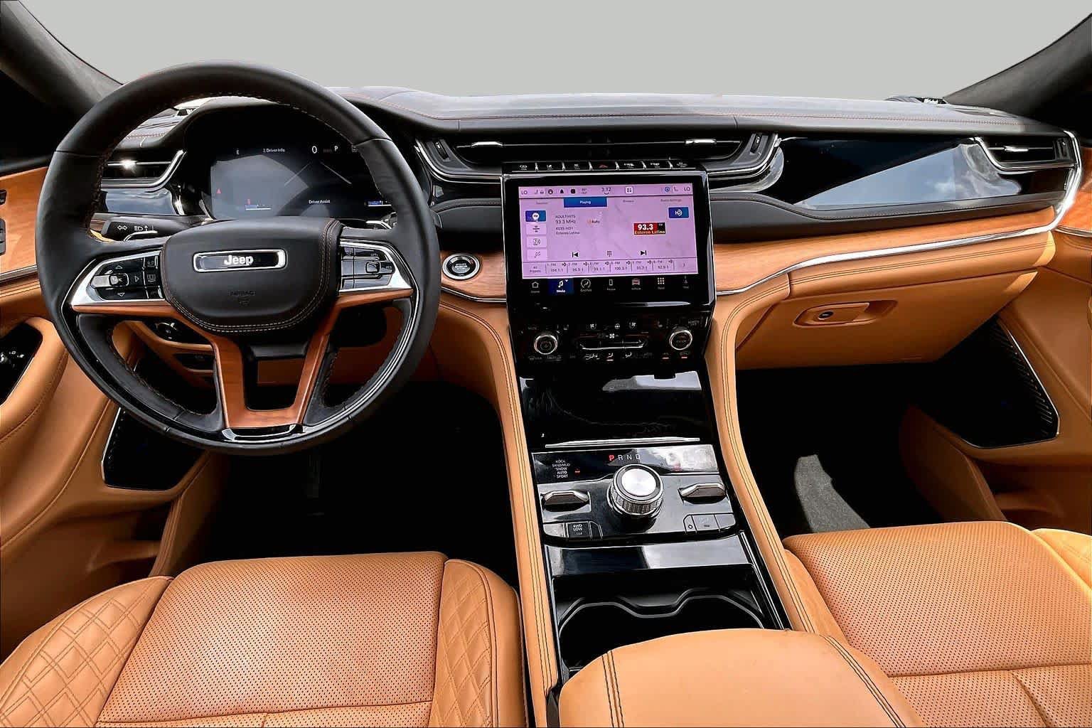 Used 2025 Jeep Grand Cherokee Summit AWD/4WD image 16