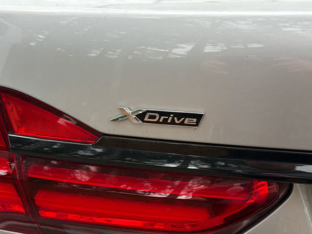 Used 2019 BMW 750i xDrive w/ Executive Package AWD/4WD image 9