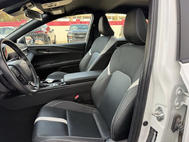 Used 2025 Toyota Camry SE FWD image 27