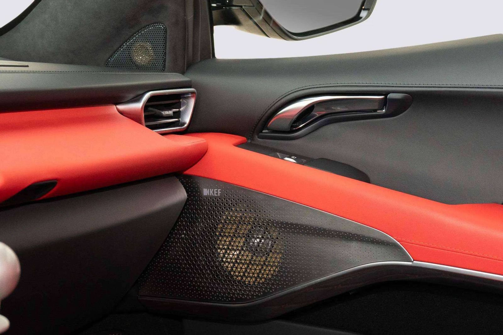 Used 2025 Lotus Emira RWD image 17