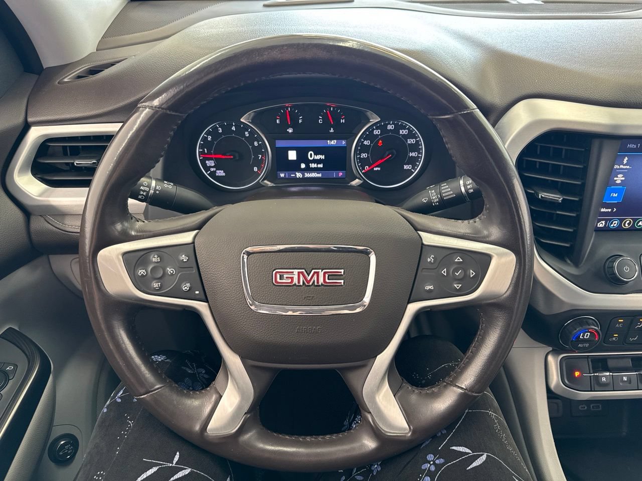 Used 2021 GMC Acadia SLT w/ Preferred Package FWD image 19