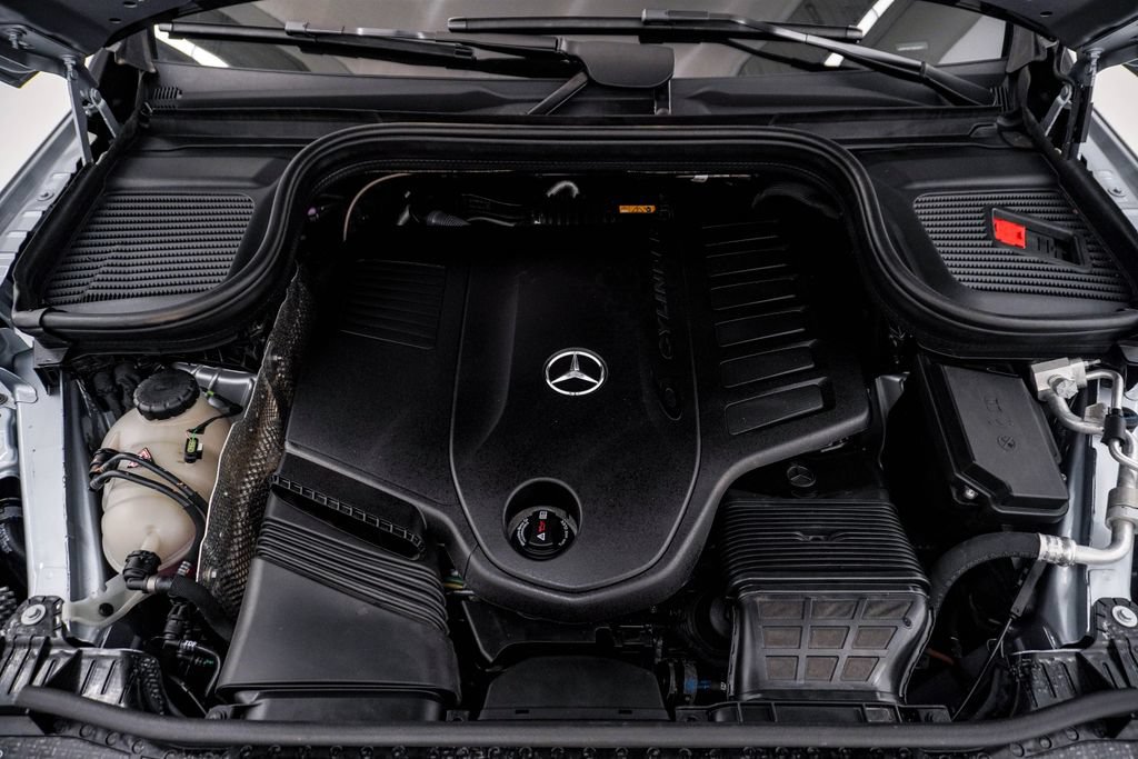Used 2025 Mercedes-Benz GLS 450 4MATIC image 28