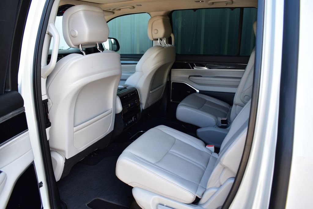 Used 2022 Jeep Wagoneer Series III w/ Premium Group I image 24