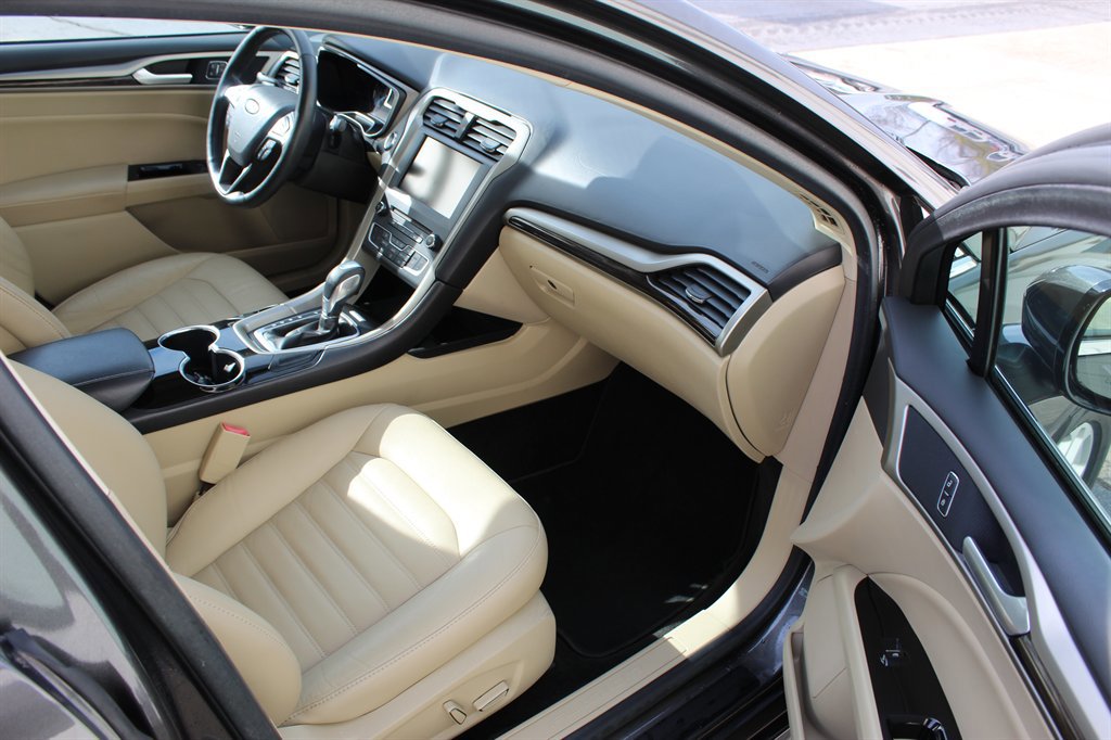 Used 2016 Ford Fusion SE w/ Equipment Group 202A FWD image 12