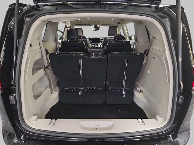 Used 2024 Chrysler Pacifica Touring-L image 15